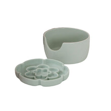 Charger l'image dans la galerie, Dexypaws Bol surélevé en céramique pour chat 7.75 oz - Avec ralentisseur - Forme de fleur - Vert sauge