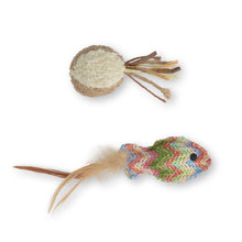 Charger l'image dans la galerie, Jouet Catit pour chats - Poisson tissé en paille et balle en ratine