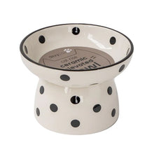 Charger l'image dans la galerie, Dexypaws Bol surélevé en céramique pour chat 8.7 oz, Blanc avec imprimé de pois noirs
