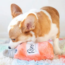 Charger l'image dans la galerie, Jouet pour chien peluche Zippy Paws - Bouteille de rosé
