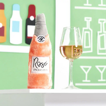 Charger l'image dans la galerie, Jouet pour chien peluche Zippy Paws - Bouteille de rosé
