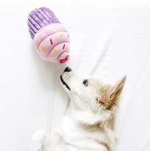 Charger l'image dans la galerie, Jouet pour chien peluche Zippy Paws - Cupcake rose
