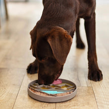 Charger l'image dans la galerie, Messy Mutts Bol d'alimentation en silicone - Gris à motif de montagnes

