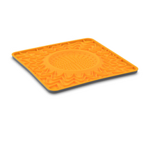 Charger l'image dans la galerie, Messy Mutts Tapis D'alimentation En Silicone Avec Cadre Et Bol Intégré 10"x10" - Orange
