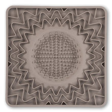 Charger l'image dans la galerie, Messy Mutts Tapis d'alimentation thérapeutique en silicone avec bol intégré, Gris
