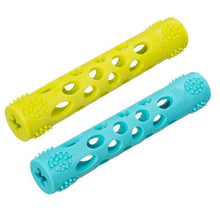 Charger l'image dans la galerie, Messy Mutts ''Totally Pooched, Huff'n Puff Throw Stick'' Jouet bâton pour chien - Vert

