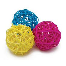 Charger l'image dans la galerie, Living World Nibblers jouet à gruger balle en osier paquet de 3 pour petits mammifères - Boutique Le Jardin Des Animaux -Gâterie petit mammifèreBoutique Le Jardin Des Animaux61486

